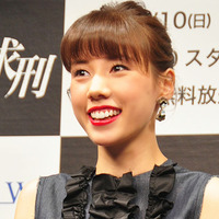 仲里依紗、美しい黒ドレスで登場も私服は小4レベル? 画像