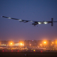 太陽光エネルギーのみで飛ぶ有人飛行機「ソーラー・インパルス2」…最長記録を達成 画像