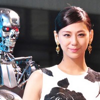 シュワちゃん「I'll be back」に西内まりやも興奮! 画像