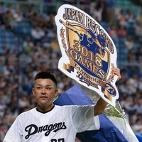 【プロ野球】中日・谷繁兼任監督、前人未到の3018試合出場を達成 画像
