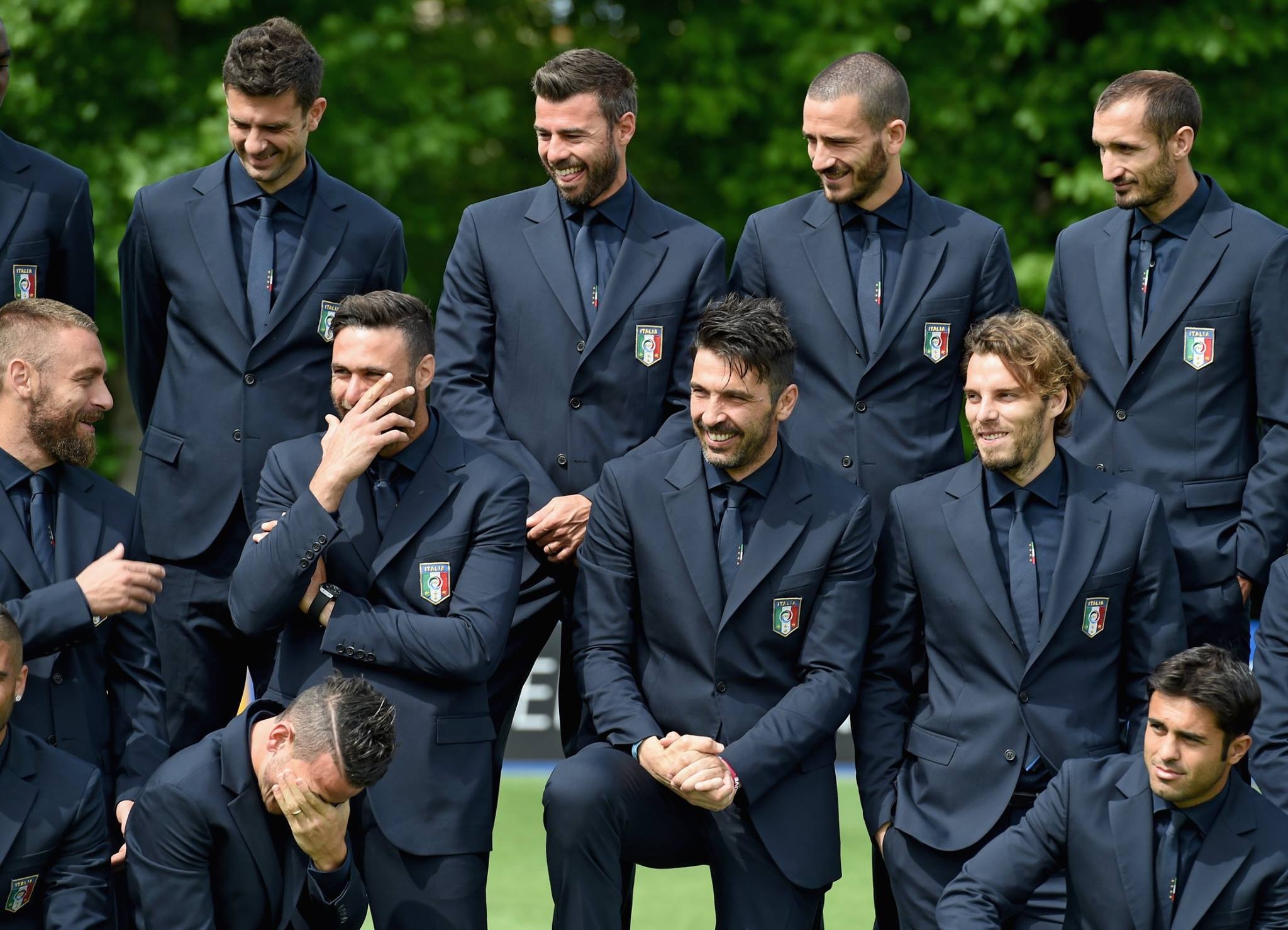 スーツを着こなしたサッカーイタリア代表選手たちの姿がシビれるほどカッコイイ 1枚目の写真 画像 Cycle やわらかスポーツ情報サイト スーツを着こなしたサッカーイタリア代表選手たちの姿がシビれるほどカッコイイ 1枚目の写真 画像 Cycle やわらかスポーツ情報サイト