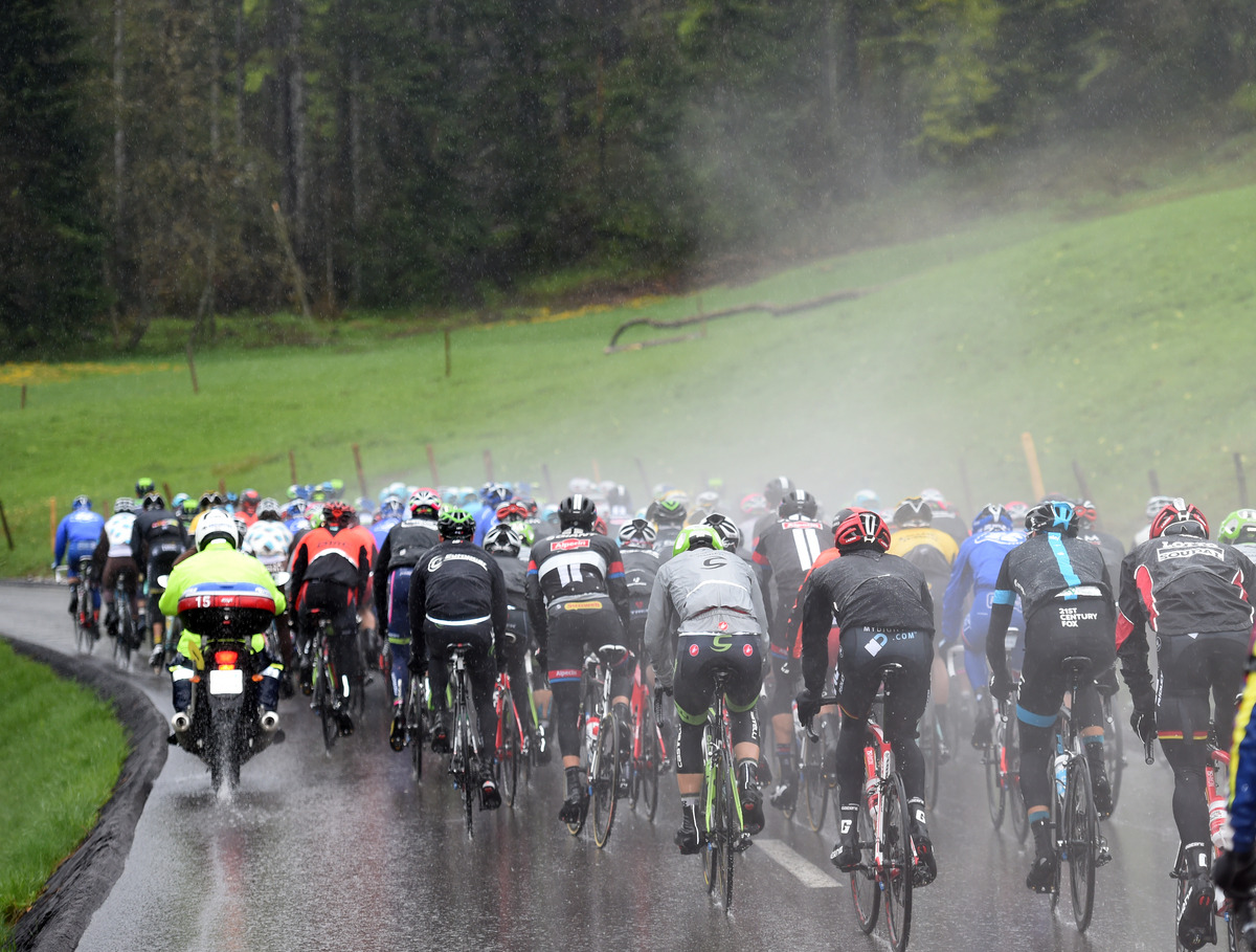 ツール ド ロマンディ15 第4ステージ 地元スイスのクングが雨中の独走逃げ切り 3枚目の写真 画像 Cycle やわらかスポーツ情報サイト
