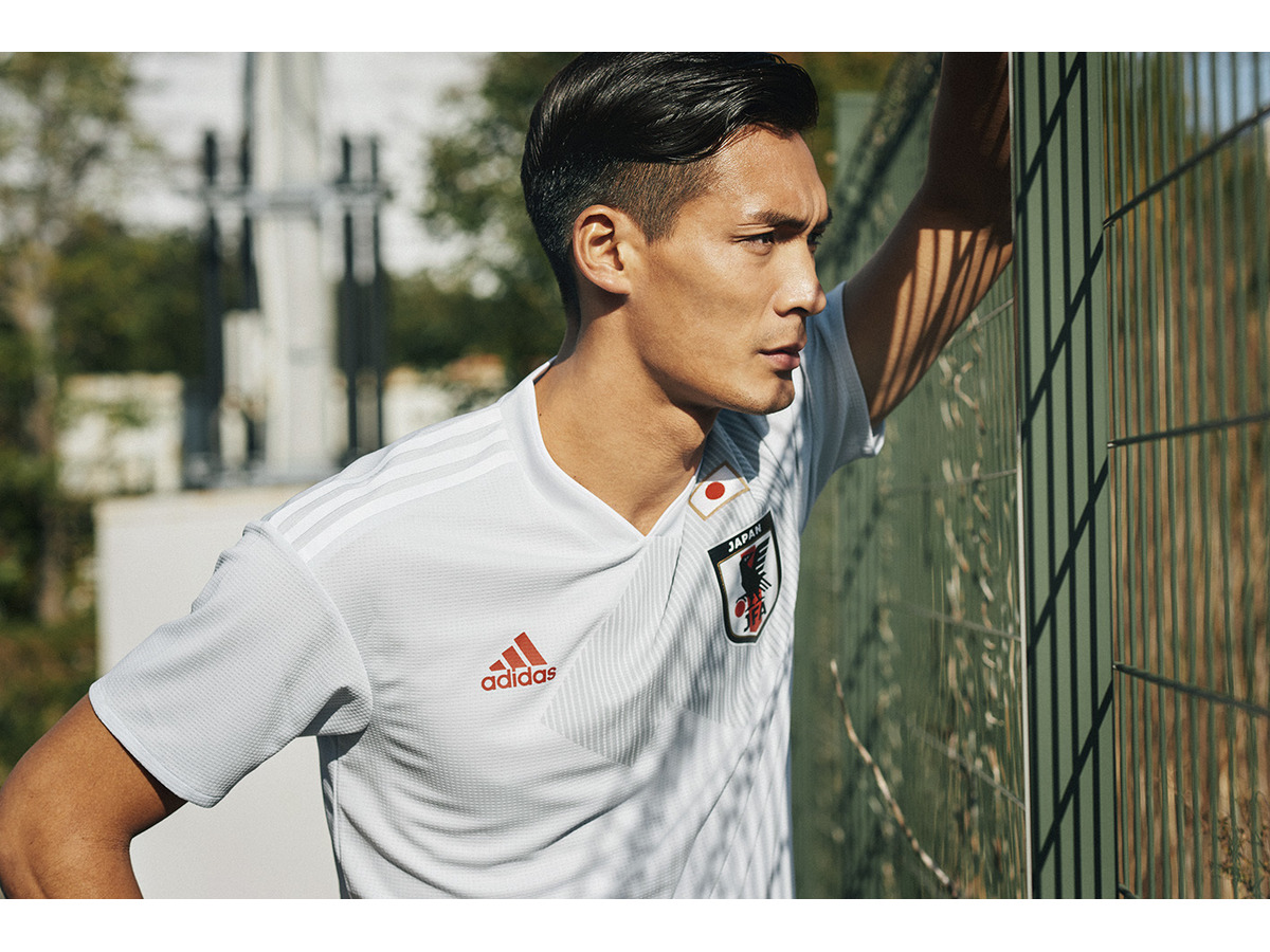 サッカー日本代表 新アウェイユニフォームはライトグレー 光り輝く未来を表現 Cycle やわらかスポーツ情報サイト