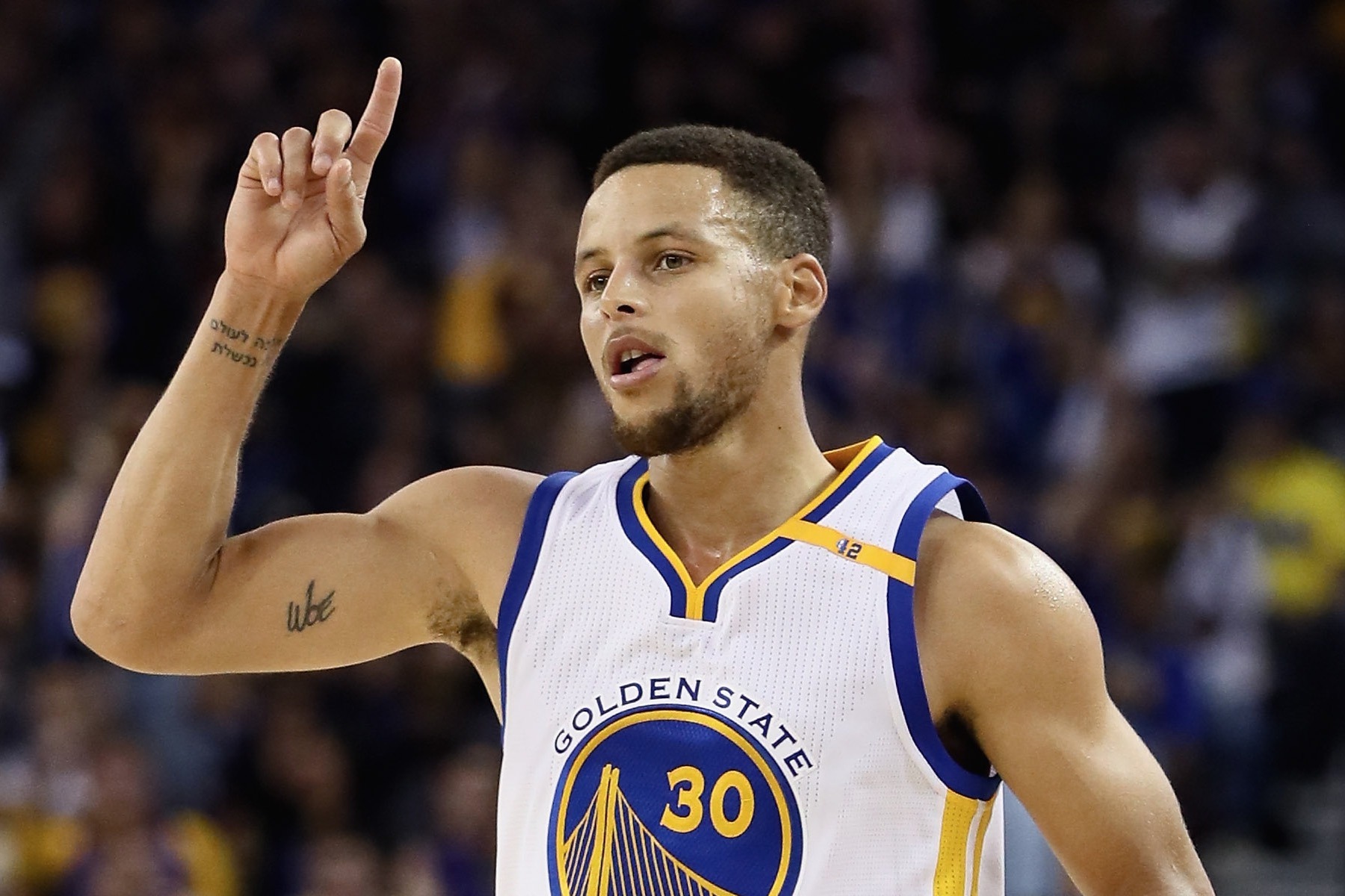 ステフィン・カリーがNBA新記録、1試合で3ポイント13本成功