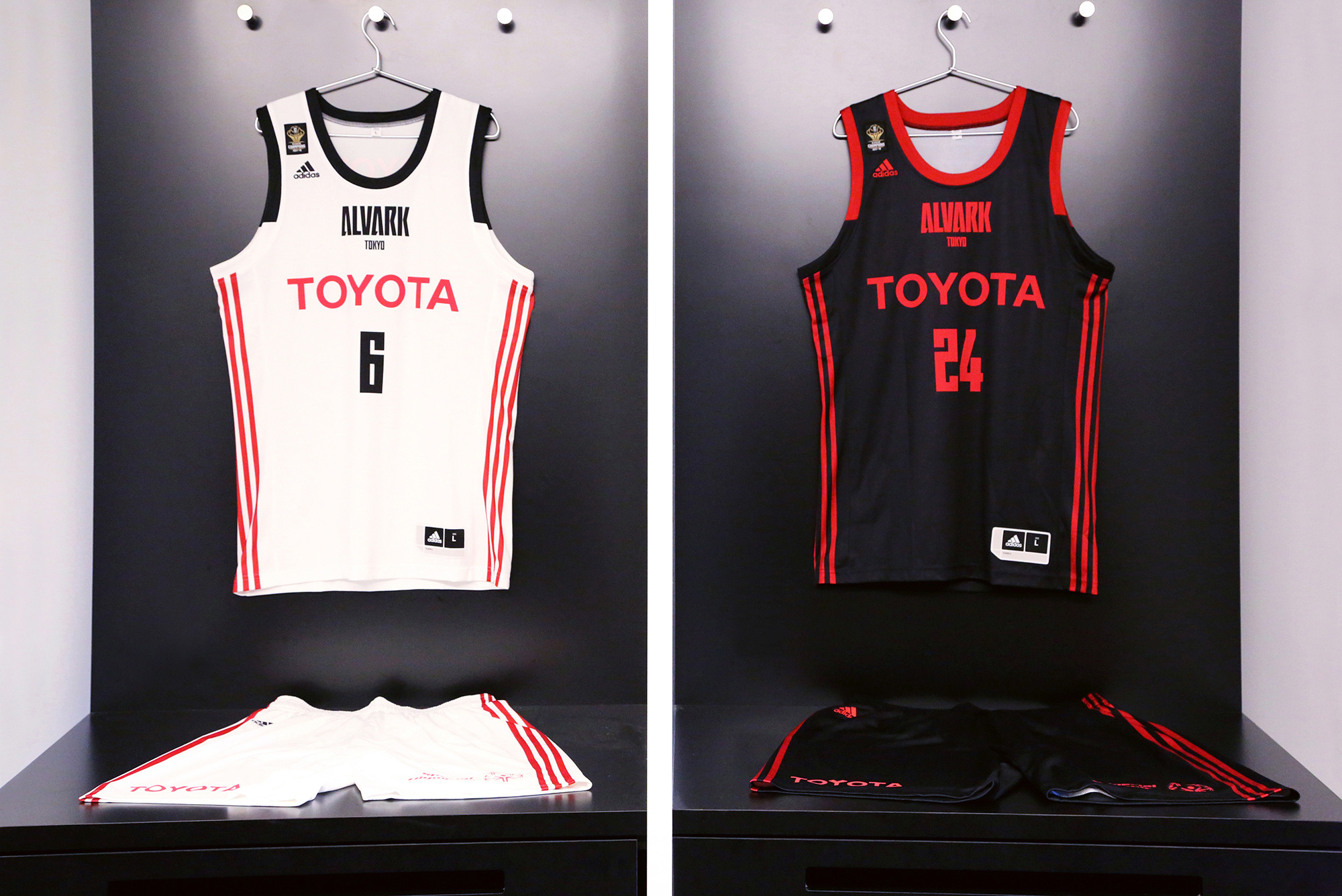 【未使用・公式限定】 ALVARK×adidas Final18-19　パーカー 未使用・公式限定】 ALVARK×adidas Final18-19 パーカー 未使用タグ付