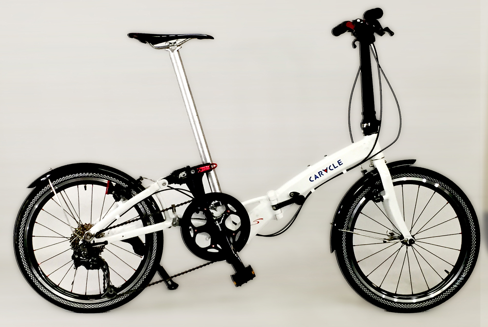 コインロッカーに収納できる20インチ折りたたみ自転車「カラクル・エス 