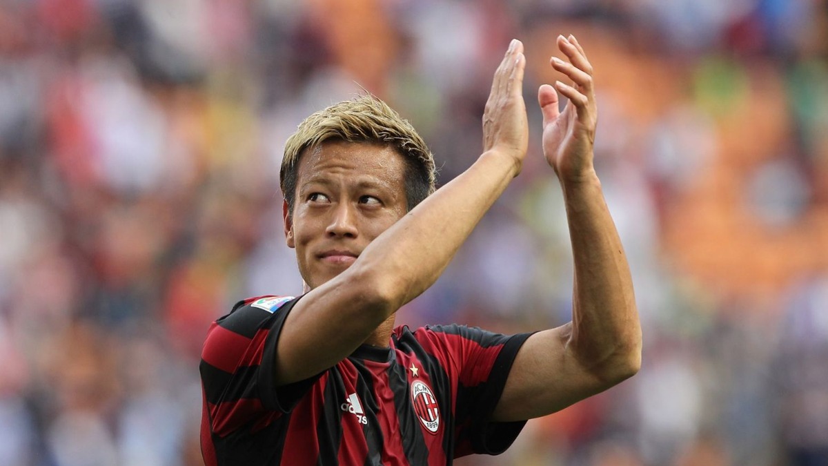 本田圭佑 Acミランでの元同僚のムンタリと再会 人として尊敬できる人格者 Cycle やわらかスポーツ情報サイト