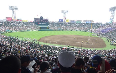 【高校野球】広島新庄が甲子園初勝利…2年生エース堀、痛みに耐えて完投 画像