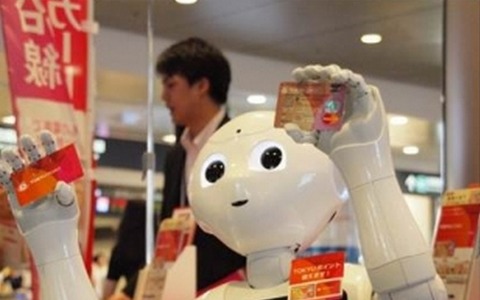 ロボット「Pepper」が二子玉川駅で案内…TISがアプリ構築を支援 画像