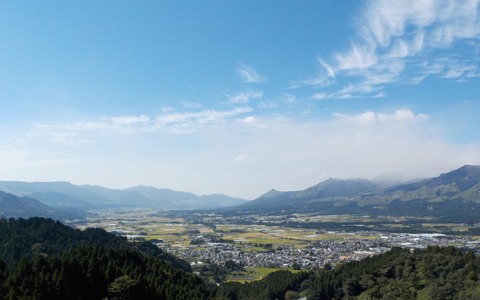 【澤田裕のさいくるくるりん】阿蘇の外輪山を越え、中岳が噴火するカルデラ地形の中へ 画像