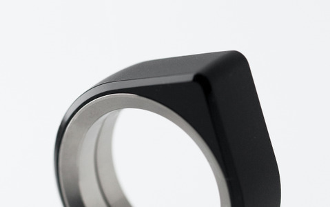 指輪型ウェアラブル「オズオン」新型機…約30％小型化、ワイヤレス給電 画像