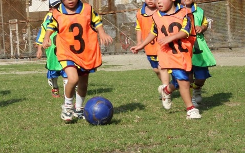 サッカー元代表の森島氏に学ぶ「子ども人権サッカー教室」1/30 画像