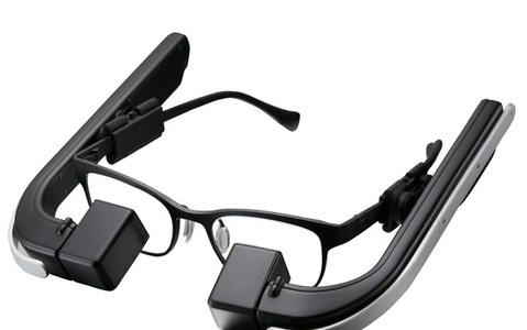メガネスーパーのメガネ型ウェアラブル「b.g.」とボタンビーコンが連携 画像