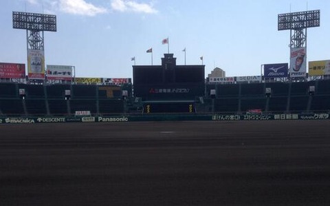 【話題】甲子園のグランド整備、クオリティが高すぎる！ 画像