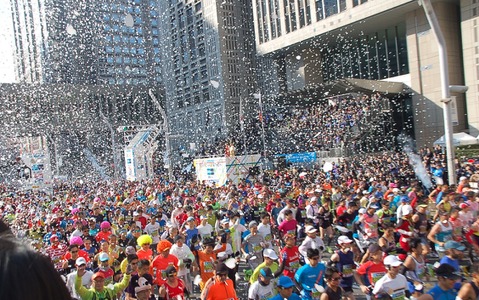 37000人がスタートするのに約28分！迫力の東京マラソンスタート 画像