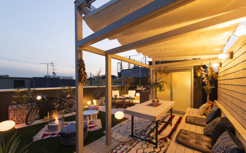木造住宅用「屋上グランピングテラス」…ウッドデッキや日よけを装備 画像