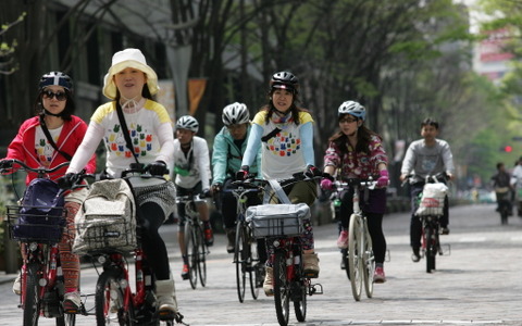 ベルギーとオランダの大使館を結ぶ都心部サイクリングでうららかな春を満喫 画像