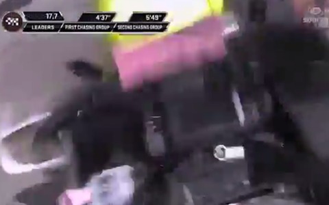 【ジロ・デ・イタリア14】カメラクルー衝突の瞬間…第14ステージ 画像
