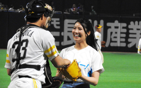 倉持明日香、6度目の始球式に挑戦！ 画像