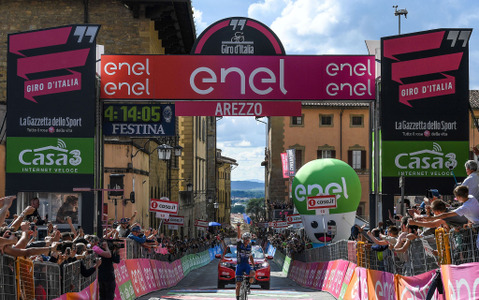 ブランビッラがジロ・デ・イタリア第8ステージで独走勝利。一躍首位に 画像