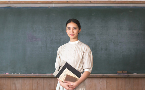 武井咲、夏目雅子が演じた駒子先生を熱演! 「瀬戸内少年野球団」 画像