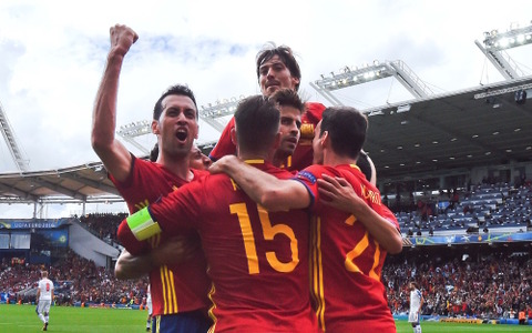 EURO3連覇へスペインが白星発進、終了間際にチェコ破る 画像
