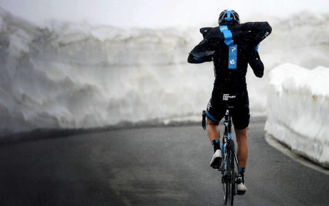 【ジロ・デ・イタリア14】勝負の雪降るステルビオ峠　激走を振り返る写真300 画像