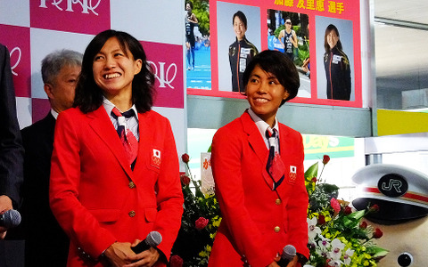 リオオリンピック女子トライアスロン上田藍・加藤友里恵、地元駅でメダルダブル獲得を想う 画像
