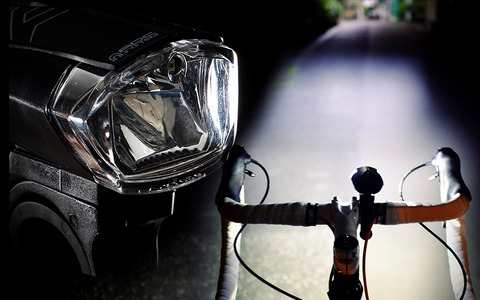 2種類の光で照らす自転車用ライト「ロードトレースセンサーライトプロ」 画像