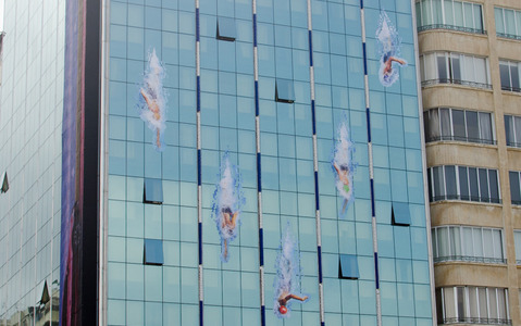 【リオ2016】ビル側面に競泳をデザイン…NISSANのホテルのアイディア 画像