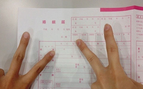 ももクロ・百田夏菜子、婚姻届にピース!ファン焦る! 画像