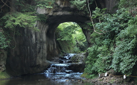 【小さな山旅】SNSが火付け役！千葉県の人気スポット「濃溝の滝」 画像