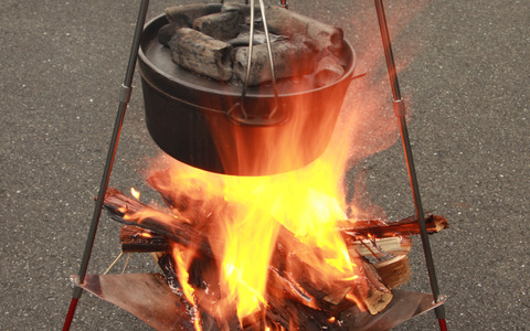 ドッペルギャンガーアウトドア、調理や焚き火ができる「ライダーズファイアクレードル」 画像