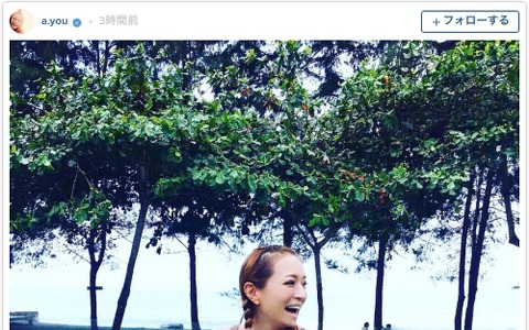 浜崎あゆみ、浮き輪で笑顔…「可愛い！」「白鳥の湖みたい」と反響 画像