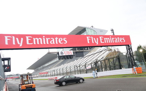 F1日本GP開幕直前、鈴鹿サーキットでは急ピッチに準備が進む 画像