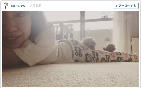 木村沙織の脚を枕にする愛犬…ファン「贅沢な枕やなぁ」 画像