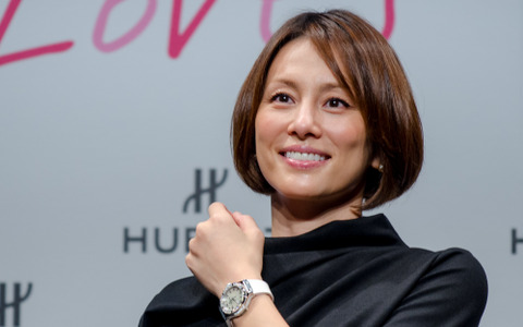 米倉涼子、高級腕時計ウブロが表彰「今、最も輝いている女性」 画像