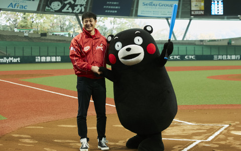 岩隈久志とくまモンが始球式で対決！草野球大会「キット、ずっと杯」 画像