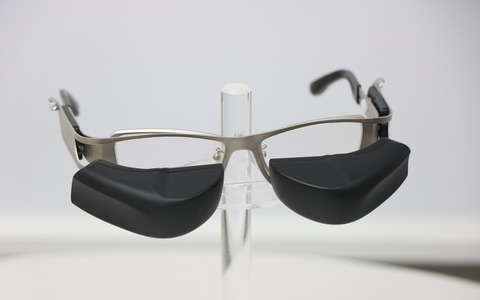 メガネスーパー、メガネ型ウェアラブル端末「b.g.」を発表 画像