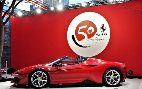 フェラーリ J50は「488スパイダー」をベースにデザイン全面変更 画像