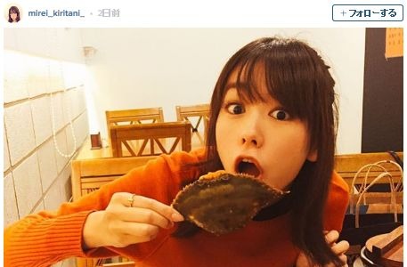 桐谷美玲がカニをがぶり！韓国料理を堪能する姿に…「可愛すぎる」とファンの声 画像