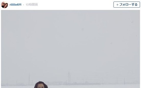田中理恵「寒～い！初雪です」…真っ白な世界で真っ白なコーデ 画像