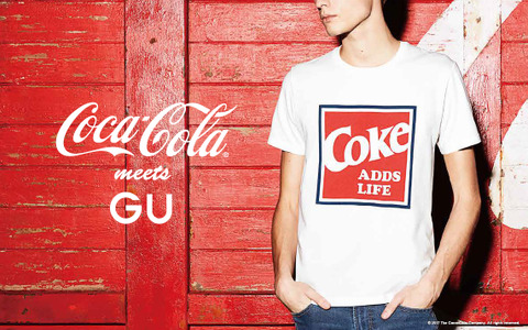 「コカ・コーラ」×「g.u.（ジーユー）」、懐かしいロゴをデザインしたアイテムを発売 画像