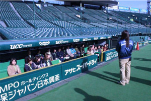 甲子園スタジアムツアー、3塁ベンチをデーゲーム開催時も見学できるコース新設 画像
