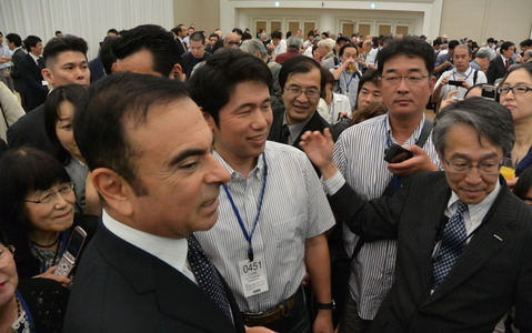 【話題】日産ゴーン社長、13年度報酬は9億9500万円…700万円アップ 画像