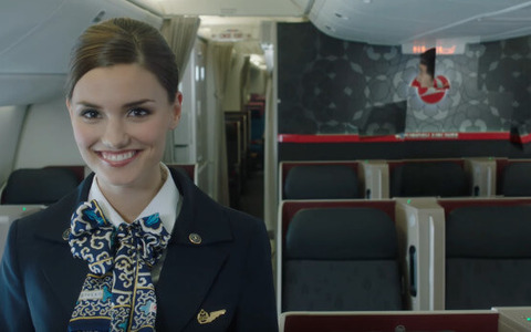 トルコ航空が作成した『機内安全ビデオ』が映像マジック連発で面白すぎる！ 画像