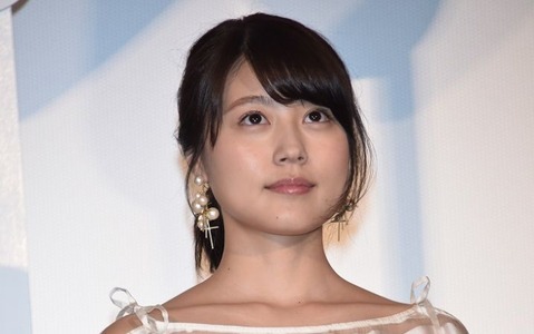 有村架純、お疲れ気味？…“おねむ”の顔に反響「可愛い！」「透明感ヤバすぎ！」 画像