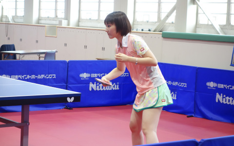 日本ペイント女子卓球部、四元奈生美デザインのユニフォーム発表 画像