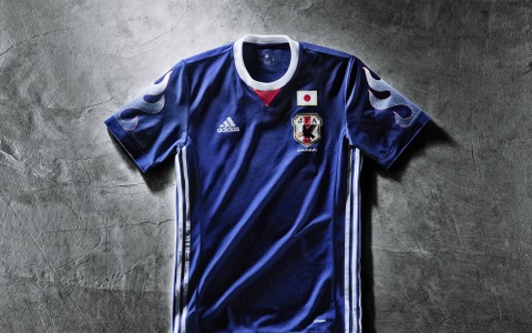 アディダス、1997年サッカー日本代表ユニフォームを復刻発売 画像