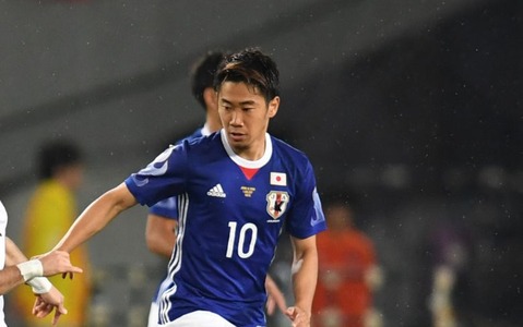 サッカー日本代表・香川真司、左肩脱臼で痛々しい姿「切り替えて頑張ります」 画像